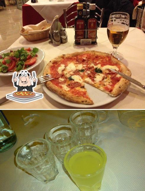 Scegli una pizza a Reginella Ristorante & Pizzeria