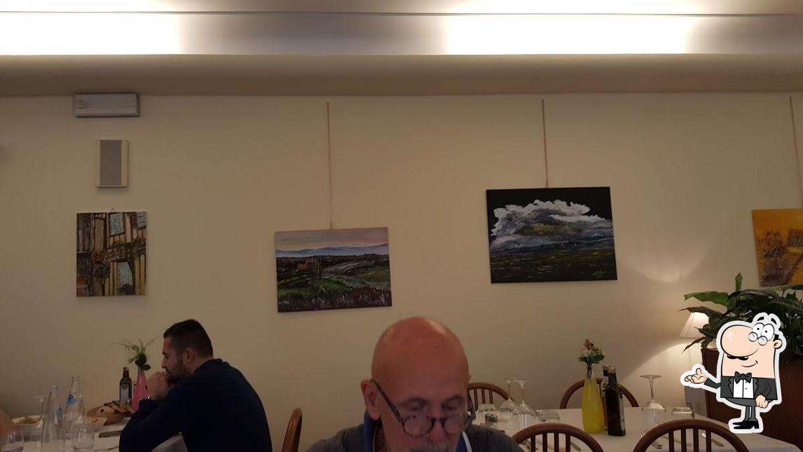 Siediti a un tavolo di La Rosa Ristorante