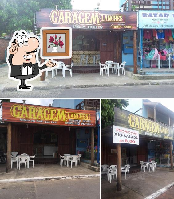 O interior do Garagem Lanches