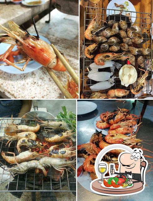 В "Pao Tung Kung Yang Moo Krata" вы можете попробовать разнообразные блюда с морепродуктами
