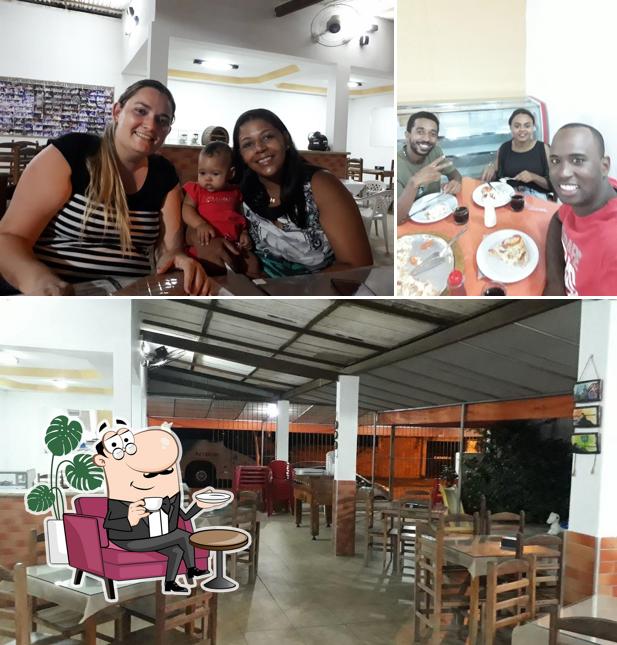 Veja imagens do interior do C & L Colega - Lanchonete e Pizzaria