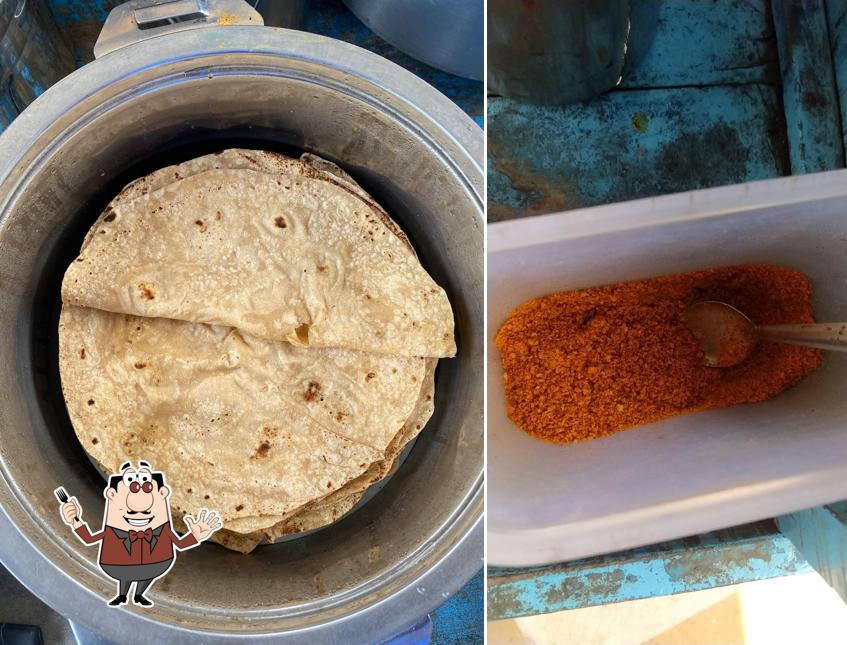 Food at Jolada Rotti Meal Stall