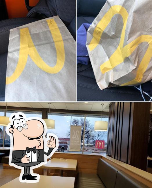 Взгляните на снимок фастфуда "McDonald's"
