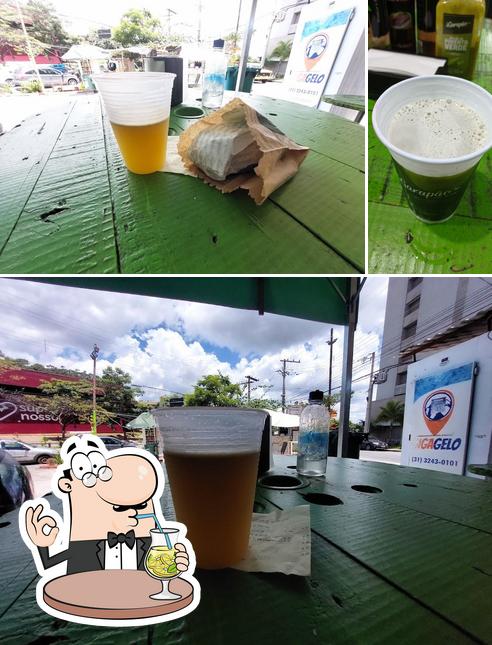 Tome uma bebida do menu