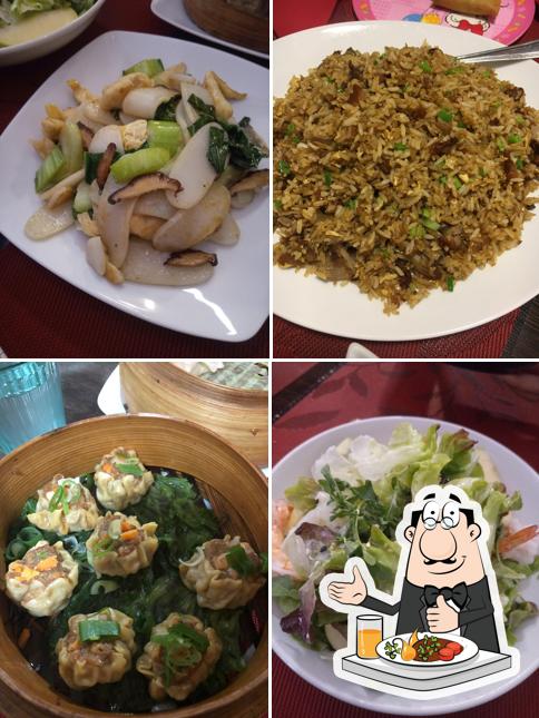 Meals at Cuina Xinesa Tradicional. Restaurant