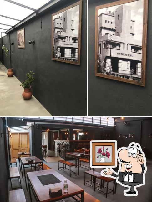 The Town Bar e Café