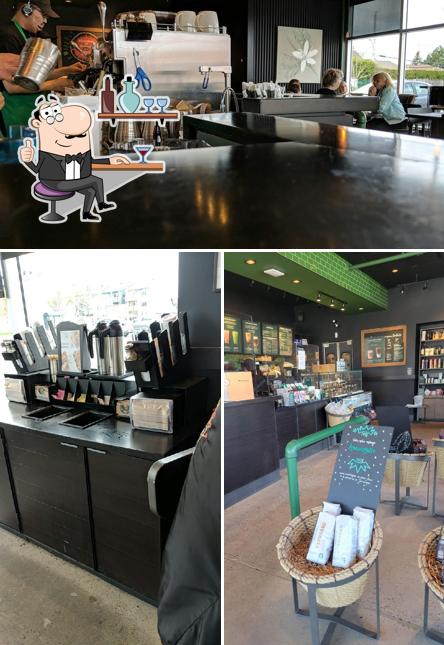 L'intérieur de Starbucks