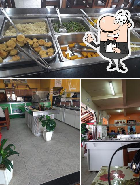 Entre diferentes coisas, interior e comida podem ser encontrados no Restaurante e conveniencia pit stop