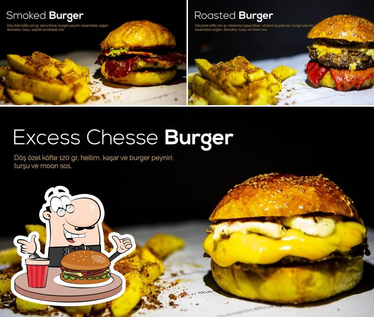 Las hamburguesas de Space Burger Cafe las disfrutan una gran variedad de paladares