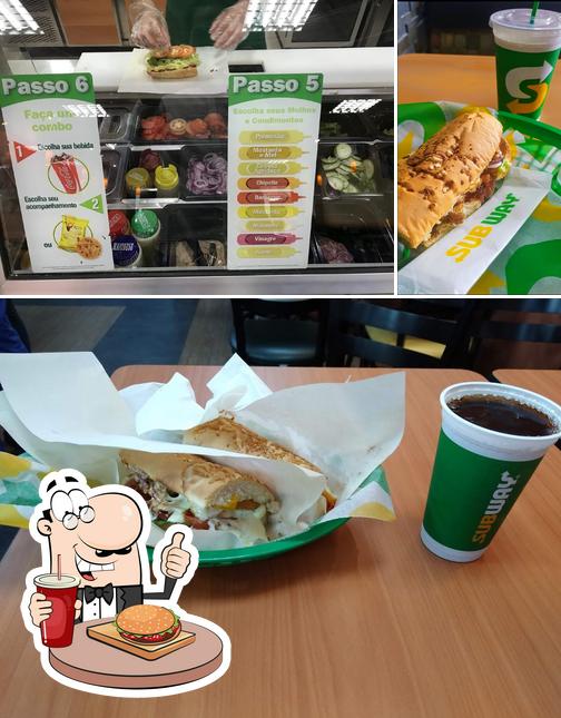 Experimente um hambúrguer no Subway