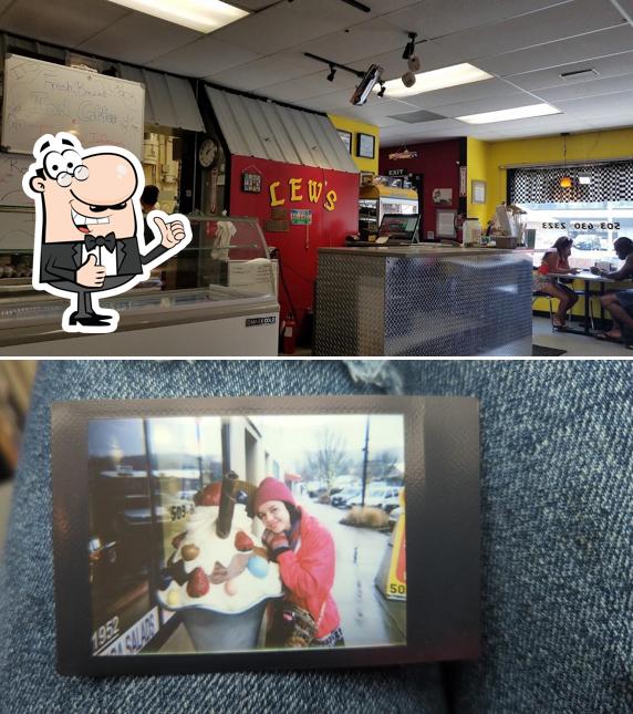 Lew's DriveIn in Estacada Restaurant menu and reviews