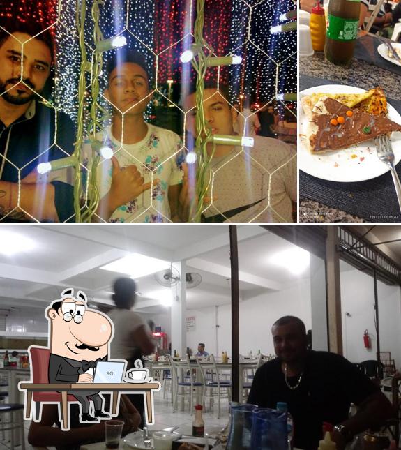 Sente em uma das mesas no Pizzaria União