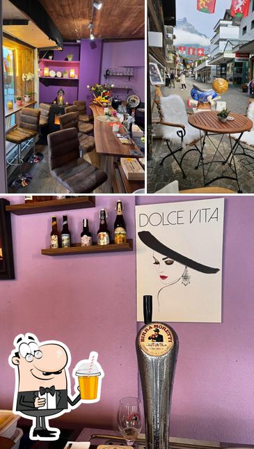 Goditi un drink a La Dolce Vita Bar & Shop