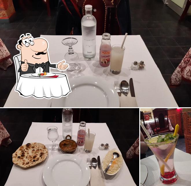 L’image de la table à manger et boisson de Royal Indian’s