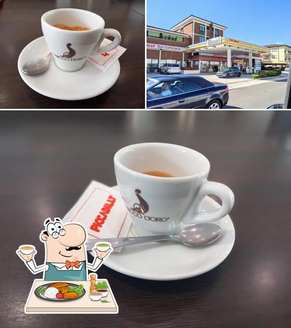 La cibo e esterno del ristorante