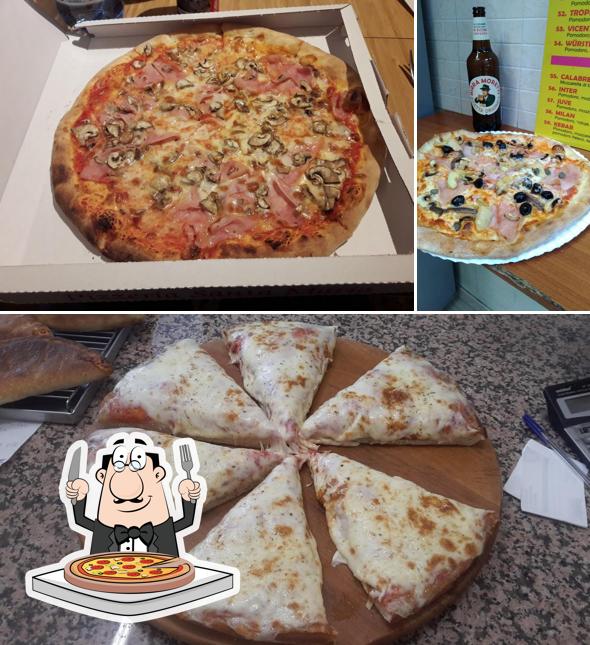 Scegli una pizza a Pizzeria Santa Maria