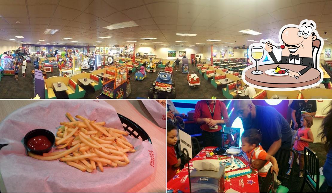 Comida en Chuck E. Cheese