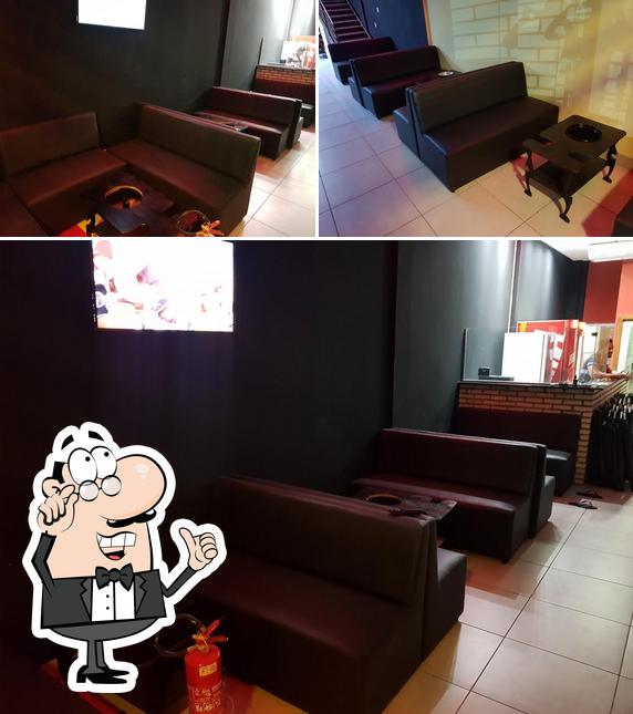 Veja imagens do interior do The Hookah Lounge Bar