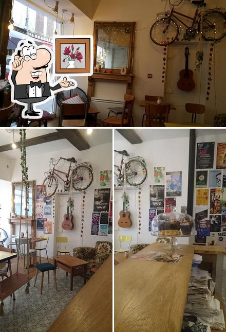 El interior de Chez gus coffee shop troyes