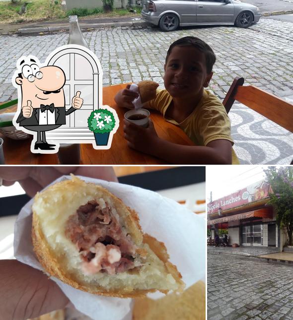 Entre diferentes coisas, exterior e comida podem ser encontrados no Opção Lanches