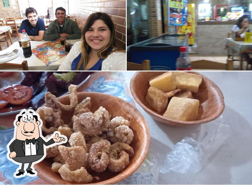 Esta é a foto mostrando interior e comida no Bar e Restaurante Sertanejo