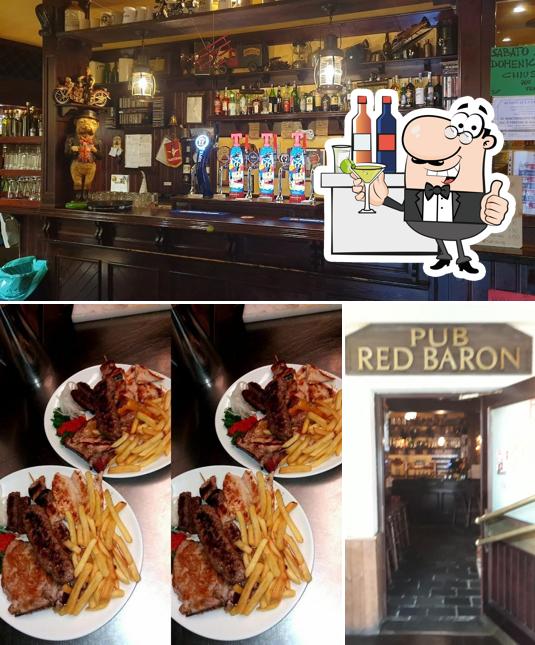 Tra le varie cose da Red Baron Pub Trieste si possono trovare la bancone da bar e cibo