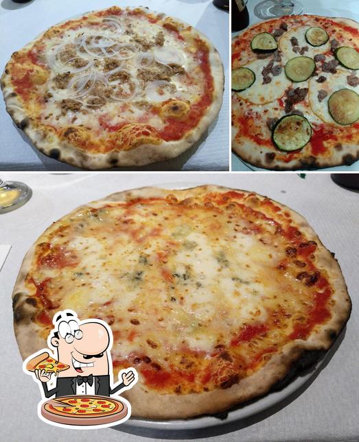 Prenditi una pizza a Bar Pizzeria Bisteccheria Il Corsaro