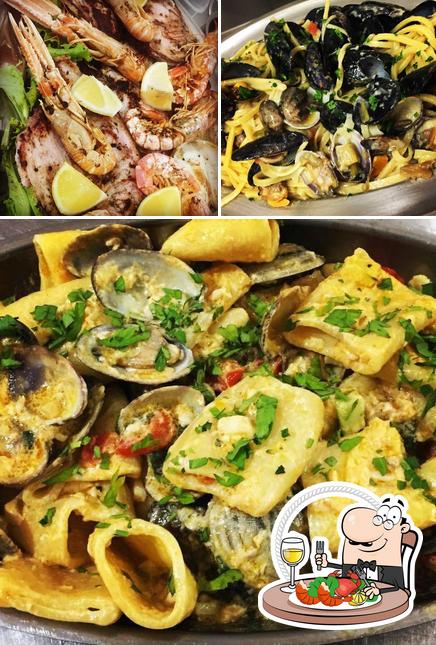 Scegli tra i molti piatti di mare disponibili a Gust' Osteria del Mare