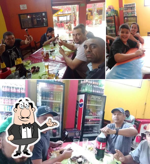 O interior do Millas Churrascaria Choperia