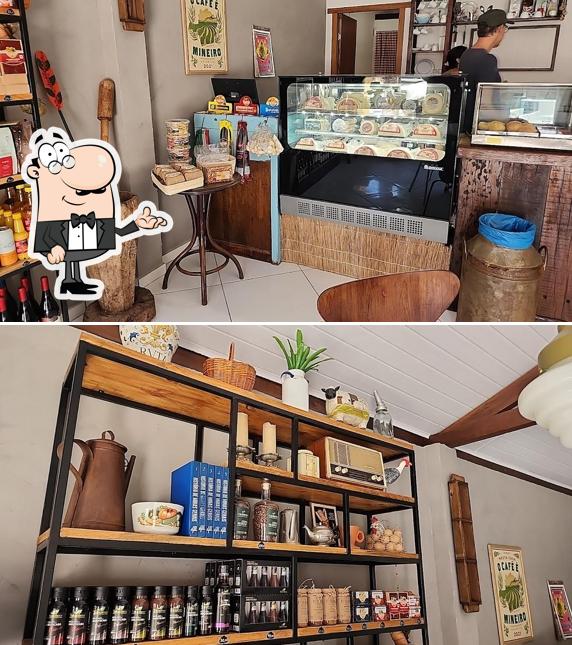 Sente em uma das mesas no Bodega de Minas