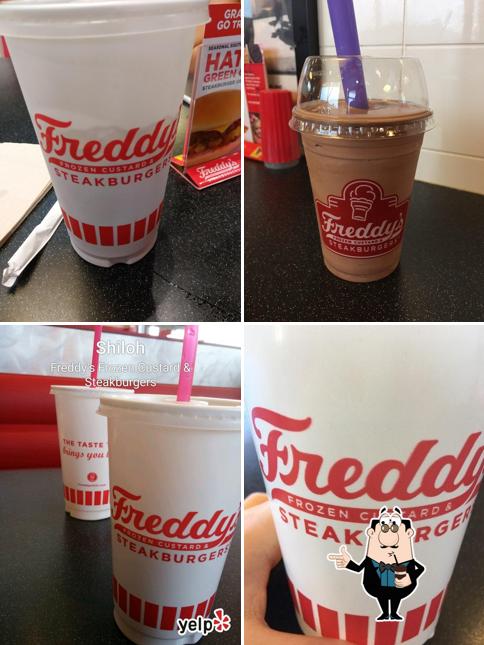 Насладитесь напитками из бара "Freddy's Frozen Custard & Steakburgers"
