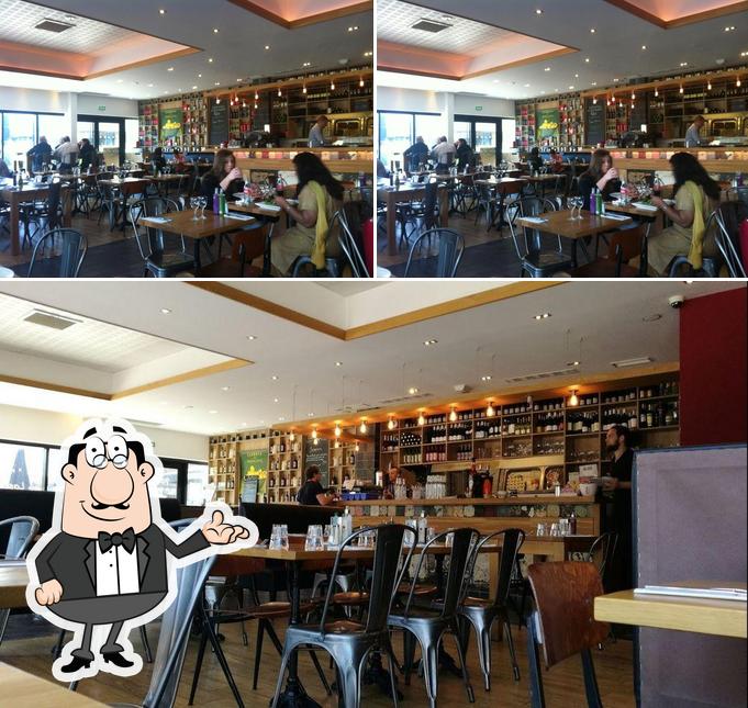 Installez-vous à l'une des tables de Fuxia - Restaurant Beaucouzé