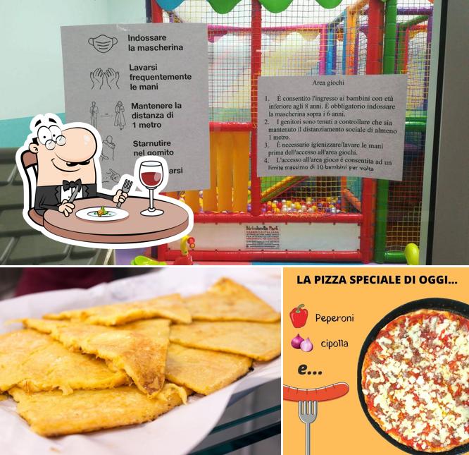 La cibo e area giochi del ristorante