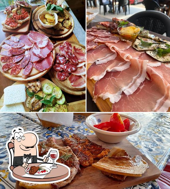 Prenditi i un pasto a base di carne a Il kilometro 0 papasidero