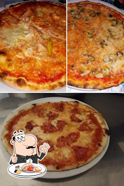 Scegli una pizza a Pizzeria La Tavernetta