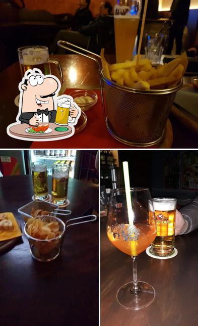 Puoi goderti un rinfrescante bicchiere di birra chiara o scura