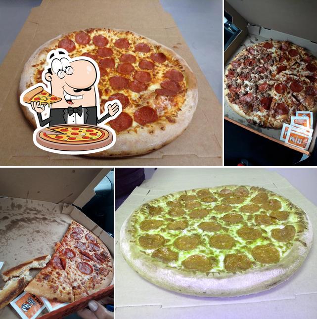 Try out pizza at Little Caesars Hamburgo