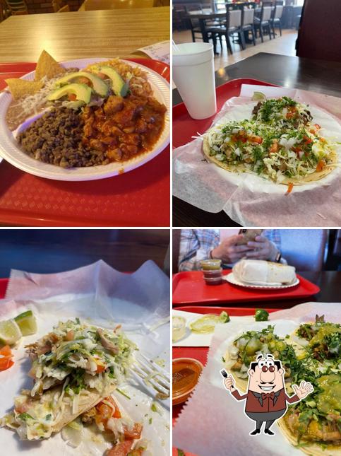 Блюда в "Pineda Tacos"