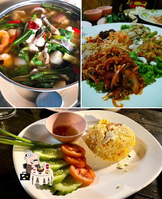 Блюда в "Wang Macha Restaurant 呵叻水上餐厅"
