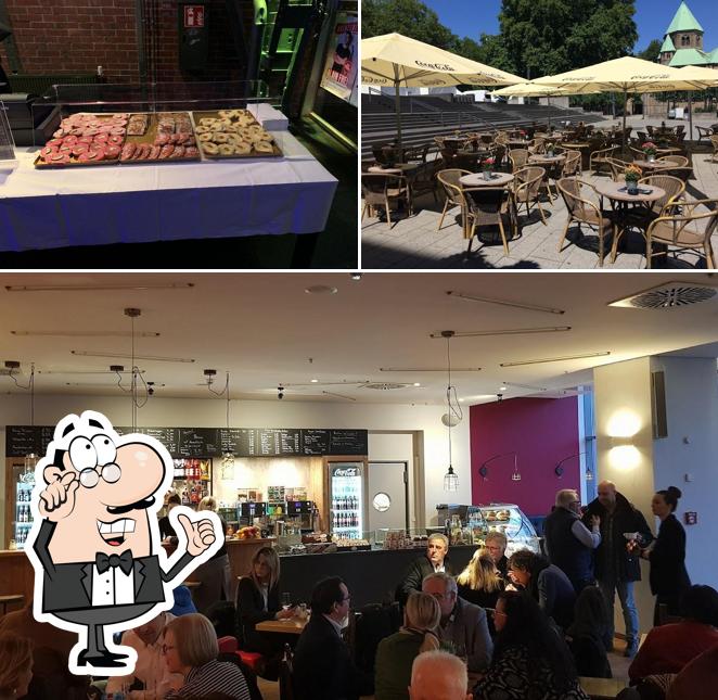 Fun-Food Factory Café se distingue par sa intérieur et dessert