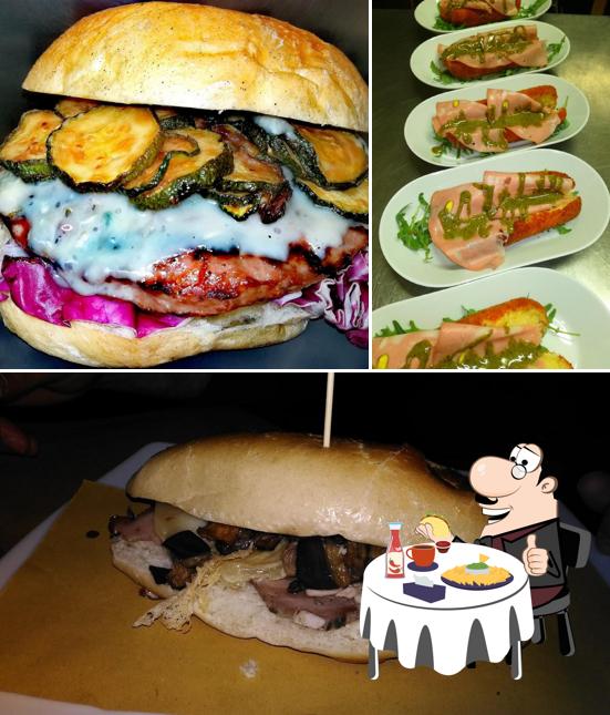 Prenditi un hamburger a GiuAlè Soul Pub - Avellino