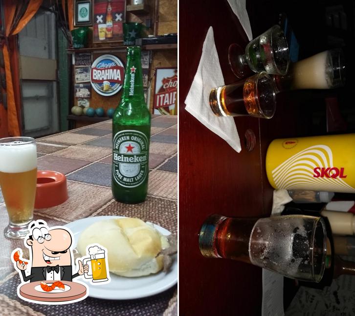 Disfruta de una copa de cerveza rubia o tostada