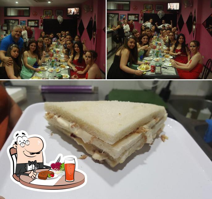 Las fotos de comedor y emparedado en Cafetería Zumería Mondragón