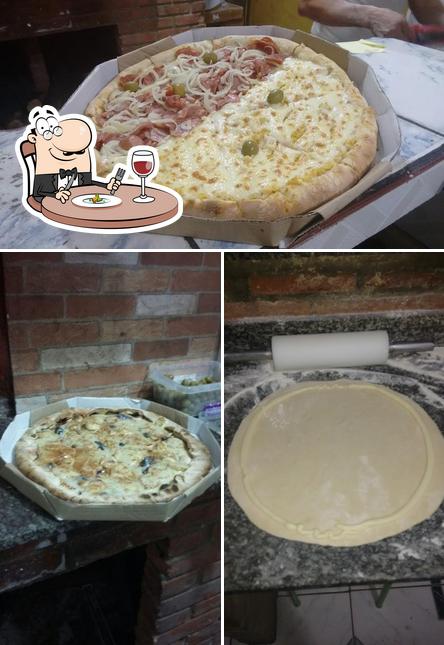 Comida em Pizzaria Garotão