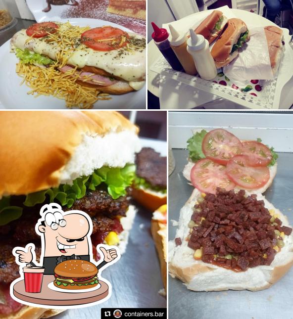 Hambúrguer em Container's Bar