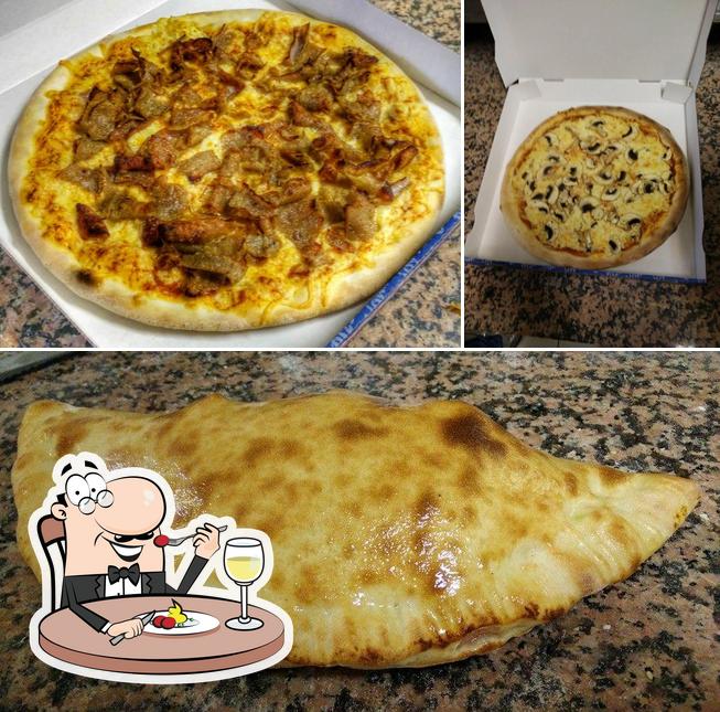 Food at EminOglu Pizzeria