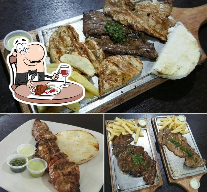 Pide una receta con carne en Restaurante Parrilla SIBARITA