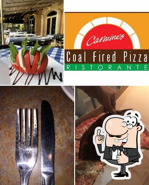 Mire esta imagen de Carmine's Coal Fired Pizza