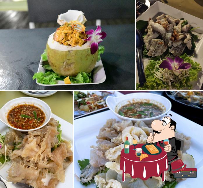 Pop ViewSeafood RestaurantSrirachaป็อปวิว ศรีราชา offers a selection of sweet dishes