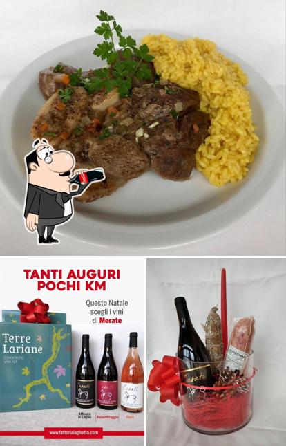La foto della bevanda e la carne di Ristorante @ Agriturismo Fattoria Laghetto